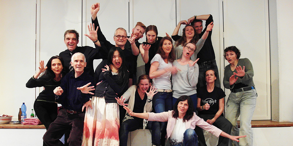 Berufsbegleitendes Schauspielseminar: Expressive Gesten für wildes Gruppenphoto